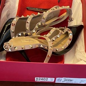 Valentino Rockstuds 37 like new